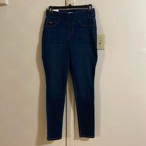 Women’s skinny jeans in size 4, Color - dark denim, Brand: Heidi